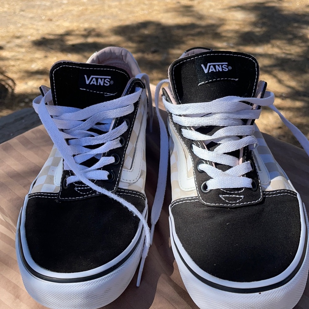 Vans women’s shoes w/checkerboard, size 10
